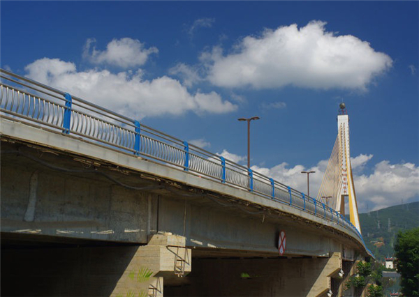 白银304不锈钢桥梁护栏：安全、耐用与美观的完美结合