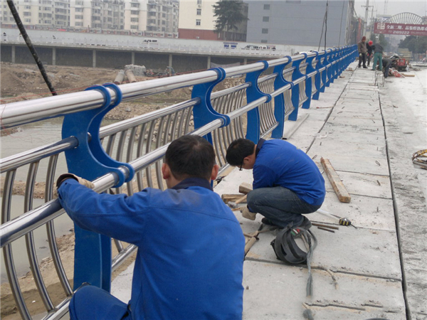 白银不锈钢河道护栏的特性及其在城市景观中的应用
